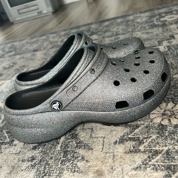 CROCS Silver platform Glitter Clogs NWOB - Picture 1 of 8